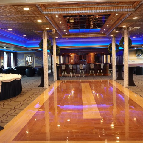 romantic dinner cruise